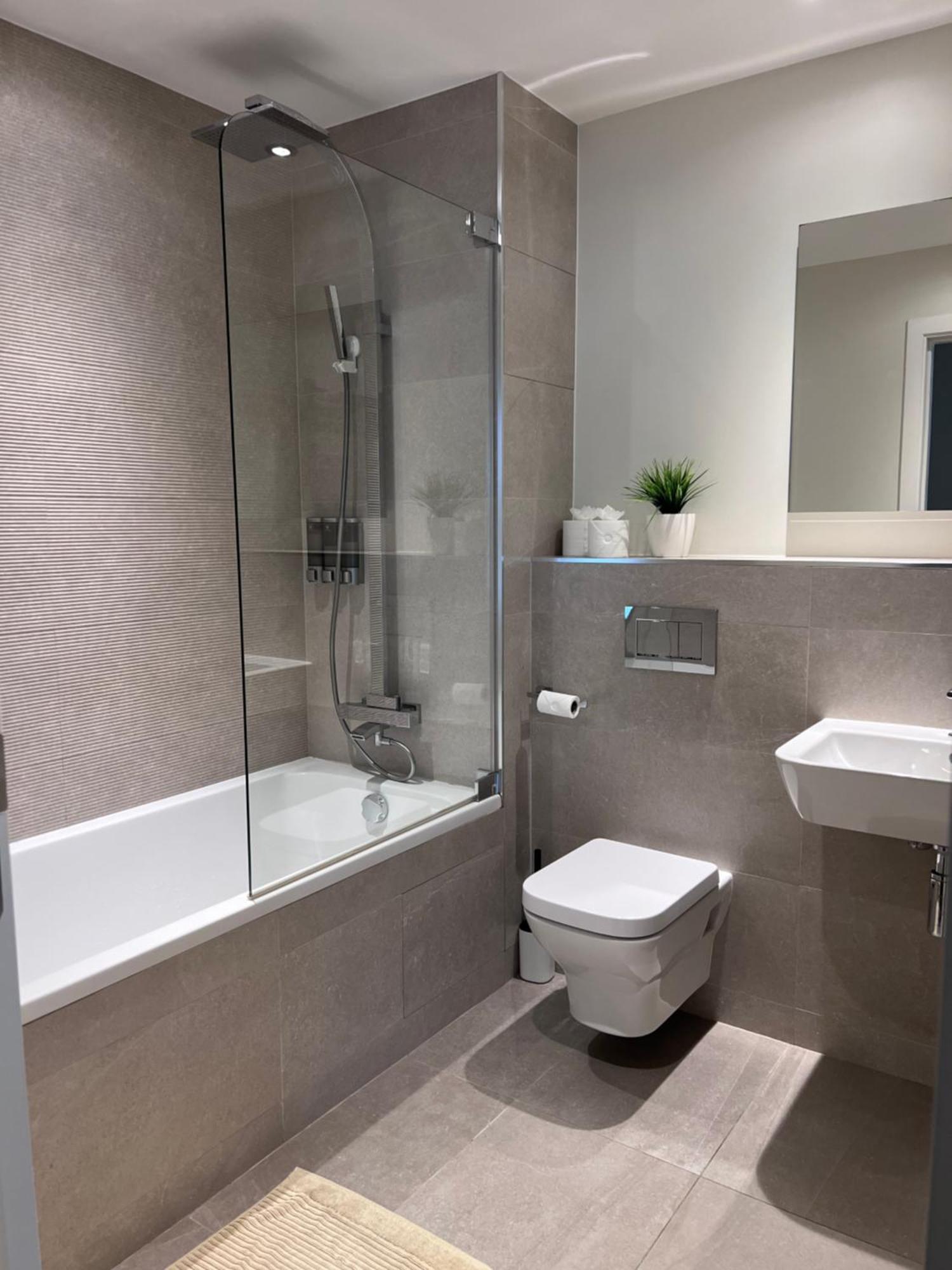Deluxe 1-Bed Apartment In The City Centre ยิบรอลตาร์ ภายนอก รูปภาพ