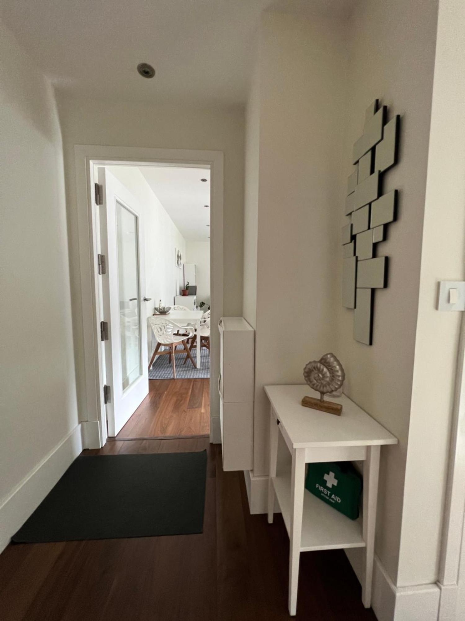 Deluxe 1-Bed Apartment In The City Centre ยิบรอลตาร์ ภายนอก รูปภาพ